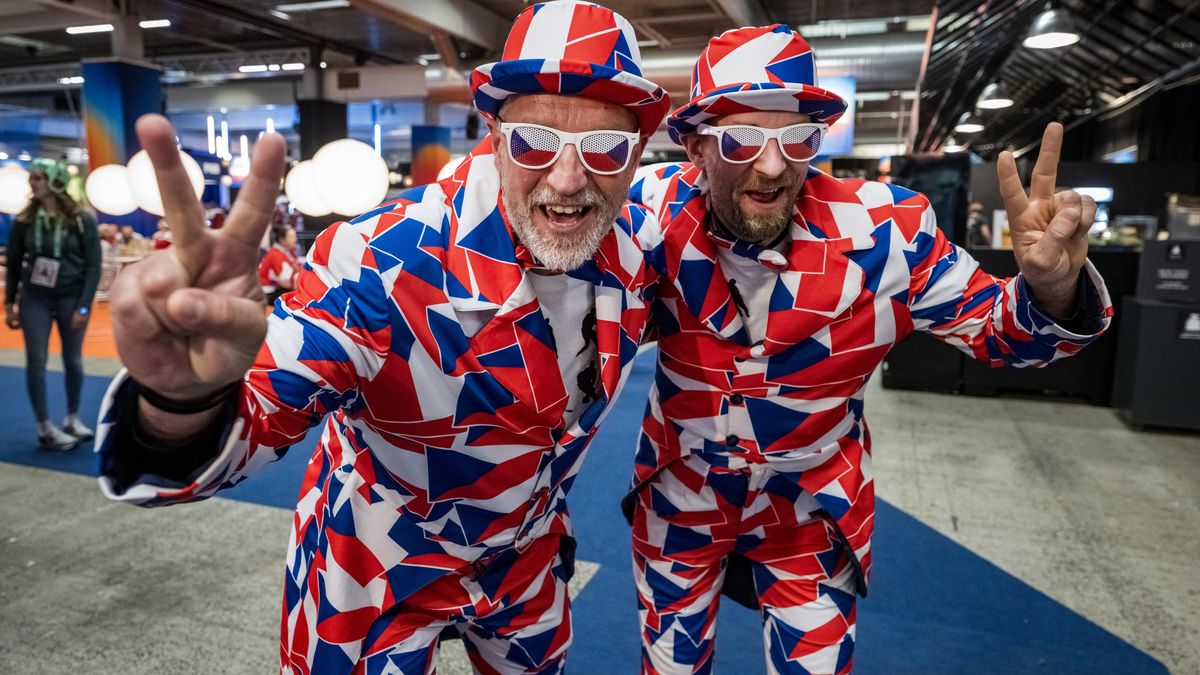 Kdo neskáče, není Čech! Hokejisty podporují v Dánsku tisíce krajanů, překřičeli i domácí